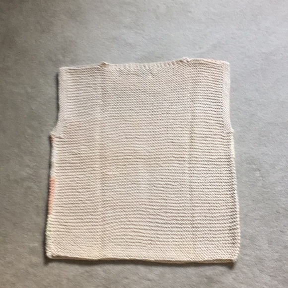Handknit sleeveless sweater - Picture 3 of 3